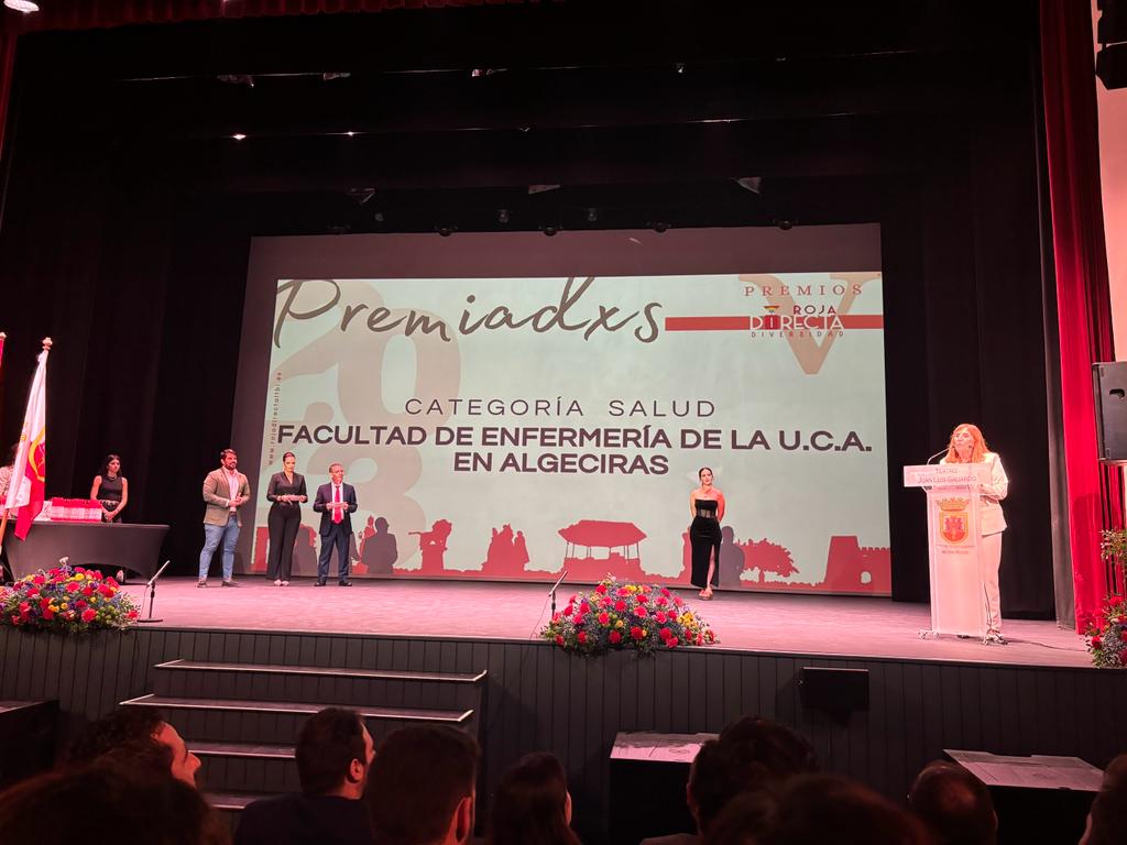 La Facultad de Enfermería recibe el premio de la Asociación Roja Directa Andalucía LGTBI+