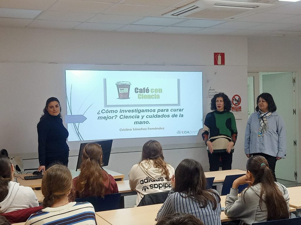 La UCA impulsa las vocaciones científicas en el Campus Bahía de Algeciras con una nueva edición de “Café con Ciencia”