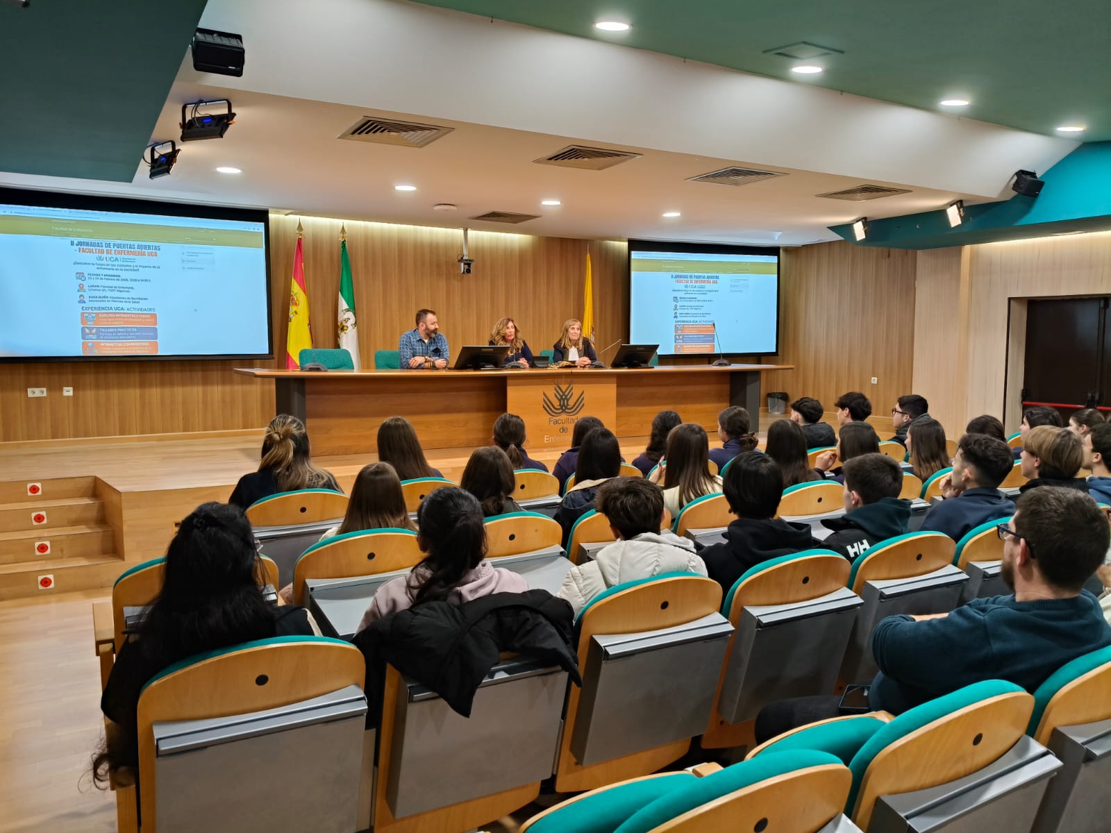 Gran acogida de la Facultad de Enfermería en sus Jornadas de Puertas Abiertas